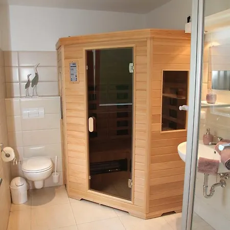 Holiday home Insel Ruegen Strandhaus Bernstein Sauna Whirlpool Breege